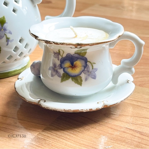 Avon Ceramic Floral Teapot Tea Light Holder With Two Teacup Candles - Picture 7 of 15